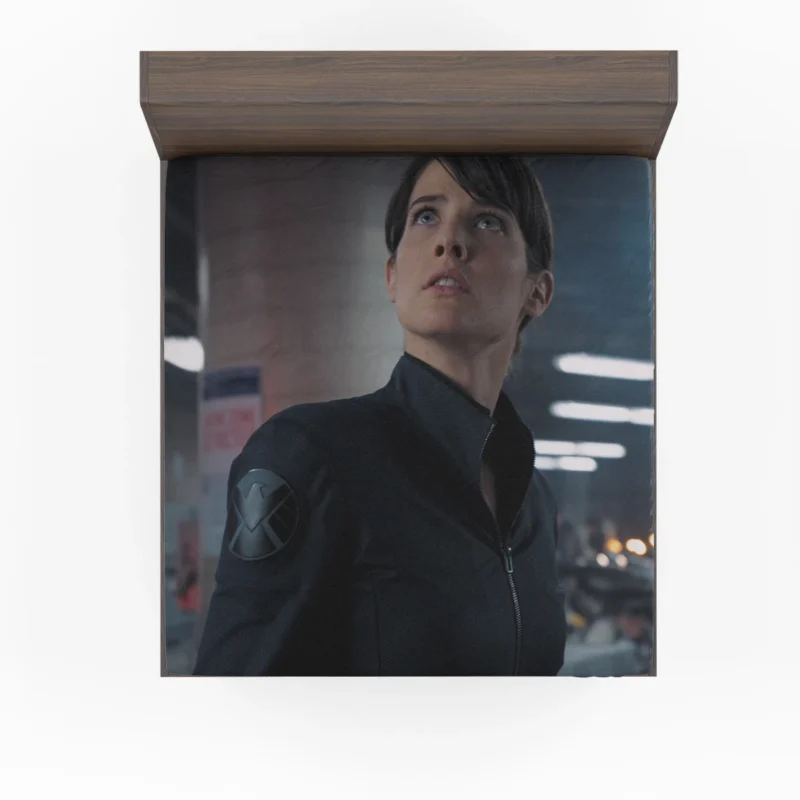 Maria Hill Challenge in an Alien Invasion Fitted Sheet